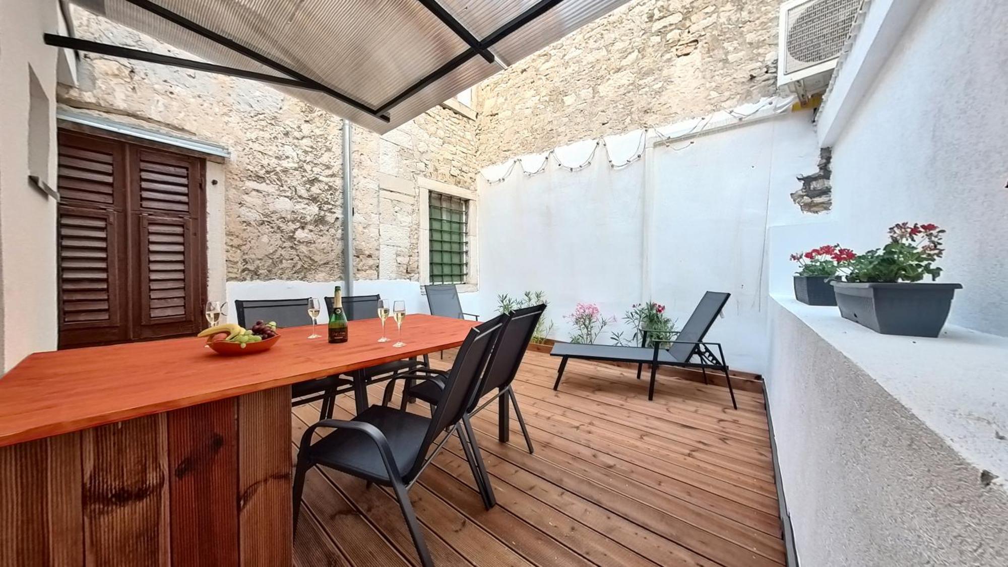 Old Tower Center 2 Apartman Pula